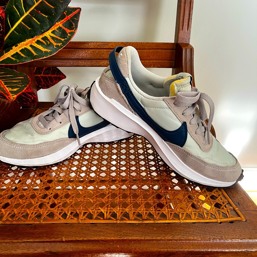 Good used condition Nike tennis shoes